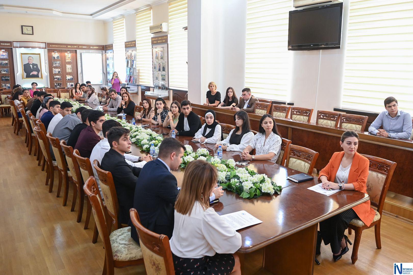 DOST İnklüziv İnkişaf və Yaradıcılıq Mərkəzi ilə UNEC arasında əməkdaşlıq memorandumu imzalanıb